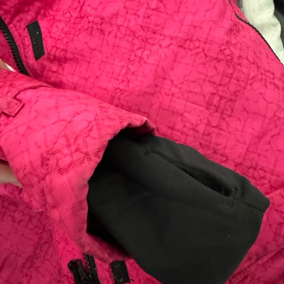 Body Glove Pink and Black Snow Jacket Women’s size Medium with Faux Fur Hood - Picture 12 of 16